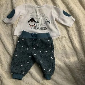 Baby boy penguin outfit. Size 0-3 months